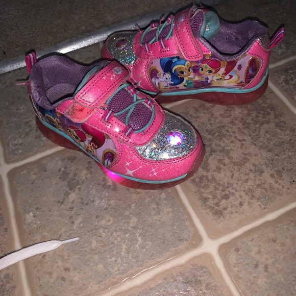 Bundle of 3 pair of sneakers - Picture 2 of 4